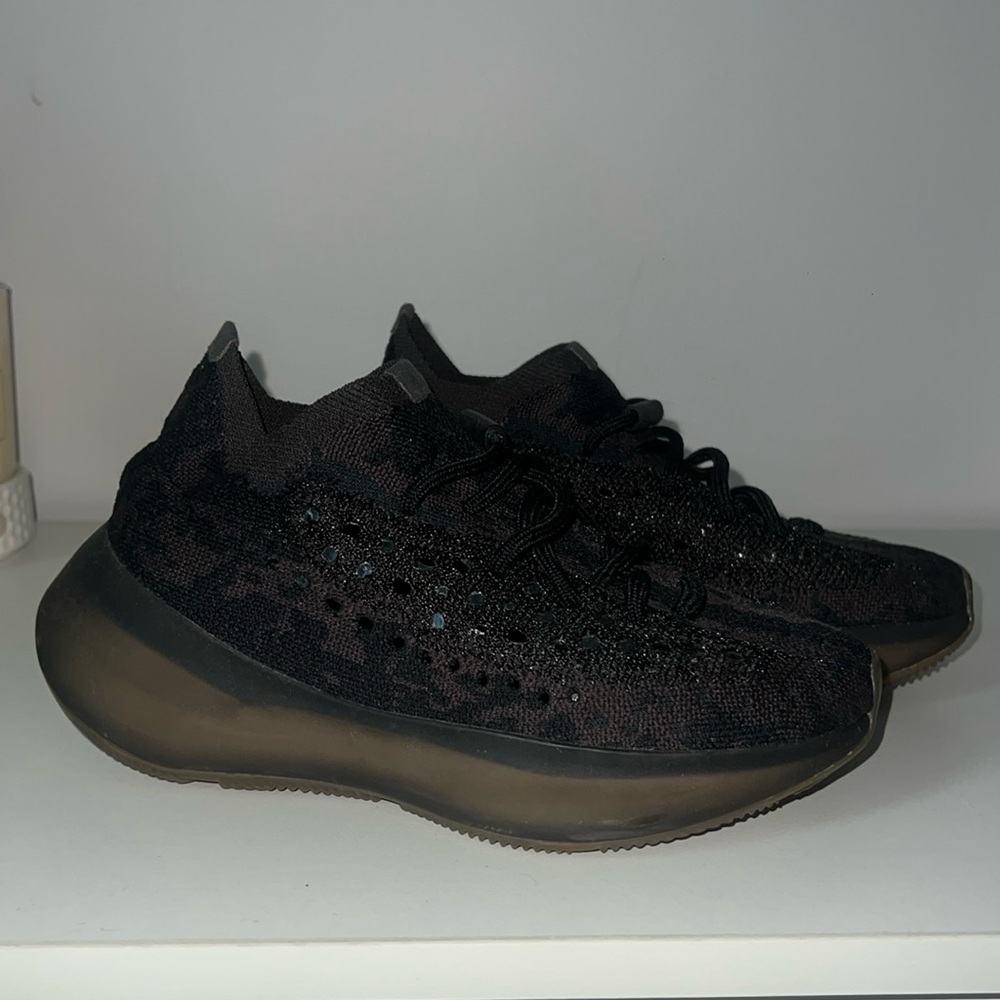 Yeezy Sneakers size 4  used one time